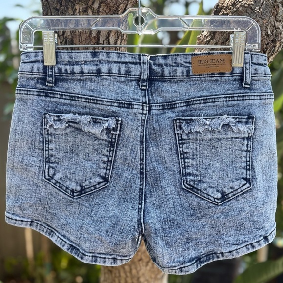 Iris Jeans  Aztec Inspired Design Acid Wash Shorts - Multicolor - Picture 3 of 6